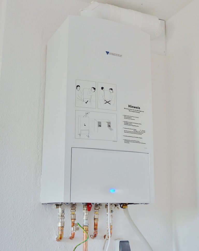 How to Choose Between a Traditional or Tankless Water Heater